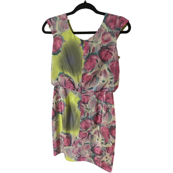 A gorgeous dress by Jessica Simpson in size 2 - Picture 9 of 9